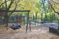 Spielplatz im Herbst